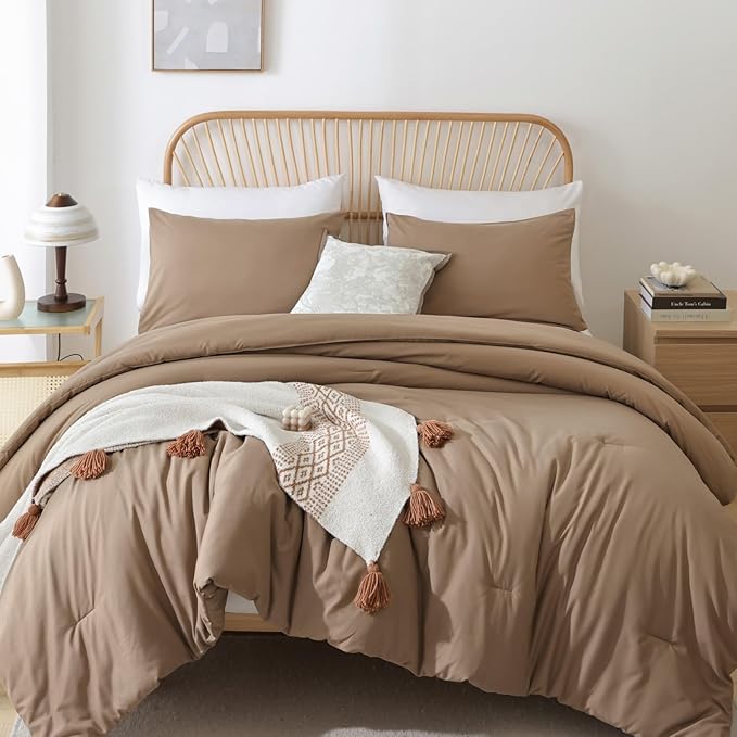 ROSGONIA Oversized Queen Comforter Dark Khaki, 3pcs (1 Comforter & 2 Pillowcases) Lightweight Oversized Queen Comforter Sets Bedding Blanket Quilts