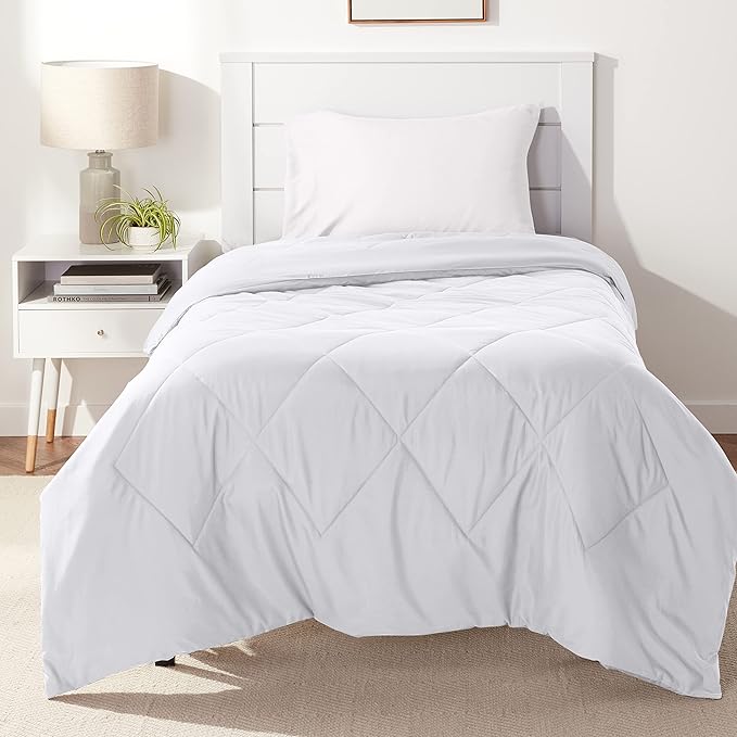 Amazon Basics Comforter Blanket Twin/Twin XL, Reversible Lightweight Microfiber All Season Blanket, White