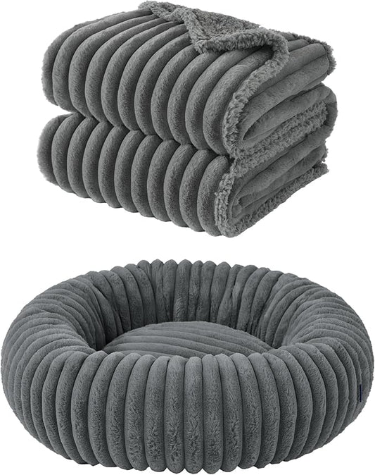 Bedsure Donut Large Dog Bed 30x30x8 inches with Waterproof Dog Blankets for Medium Dogs 30"x40", Warm Grey