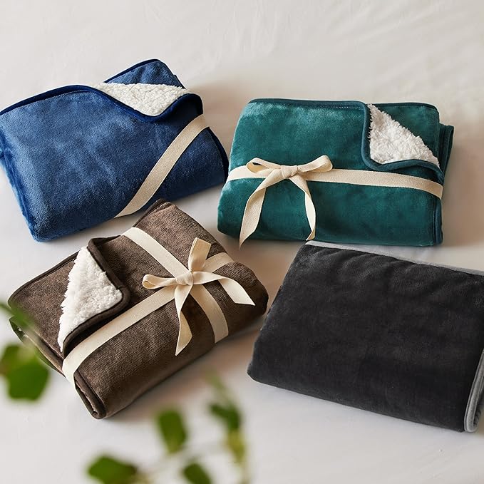 Bedsure Waterproof Blanket for Bed - Sherpa Fleece Waterproof Dog Blankets for Large Dogs, Pet Blankets for Bed/Couch/Dog Crate, Soft Plush Reversible Furniture Protector, Queen Size, 90"x86", Black